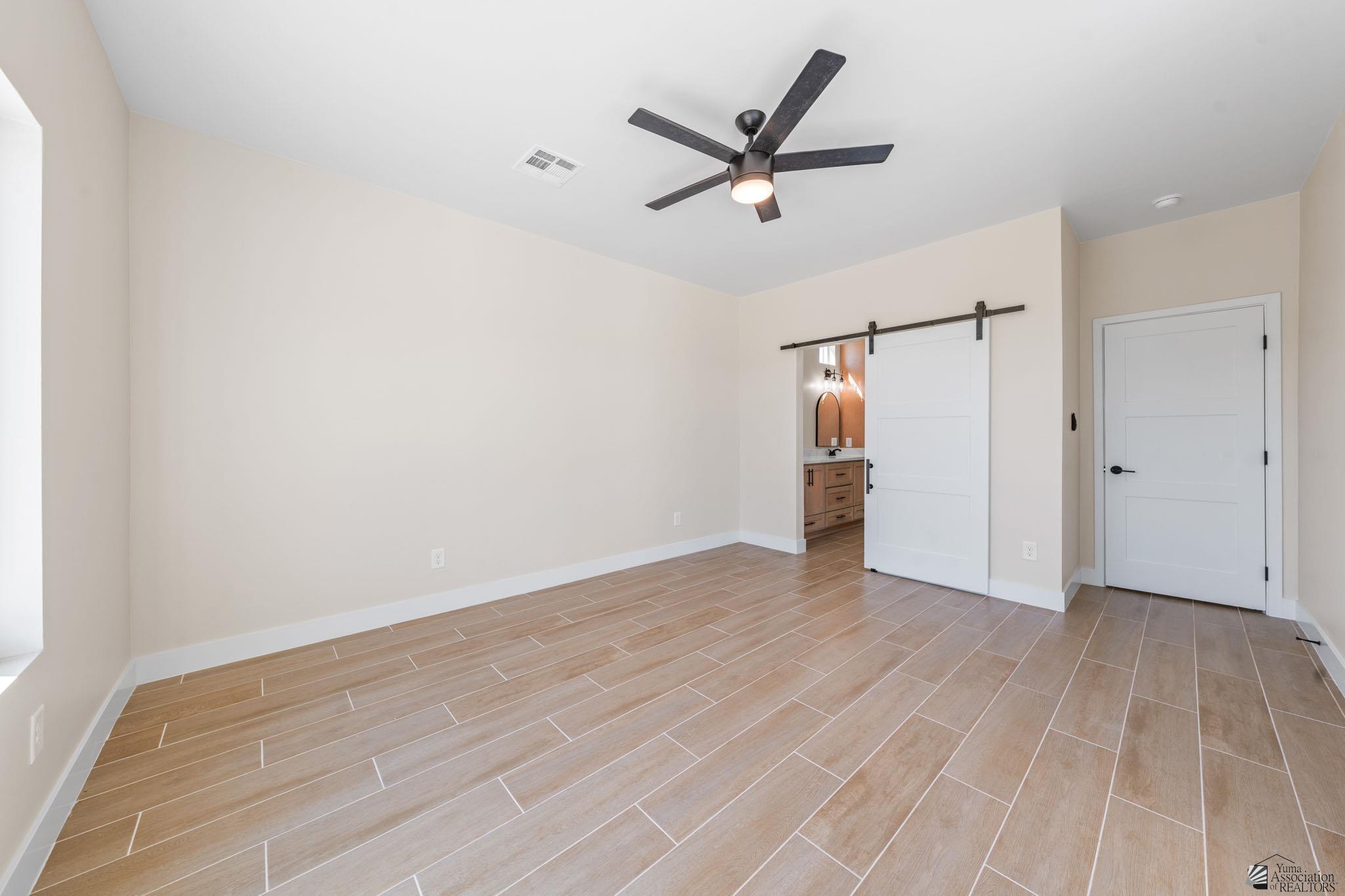 11247 E 42 St