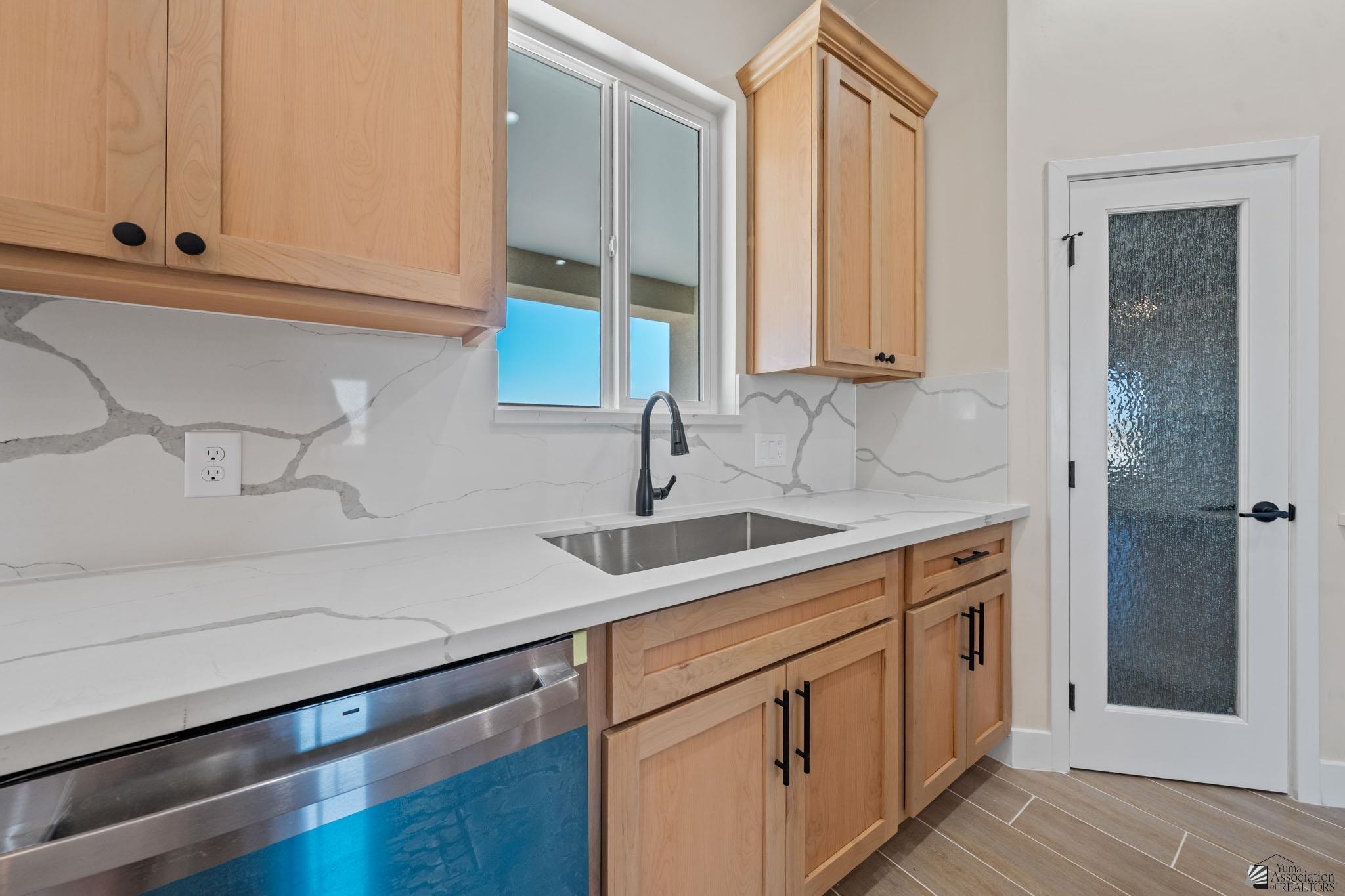 11247 E 42 St