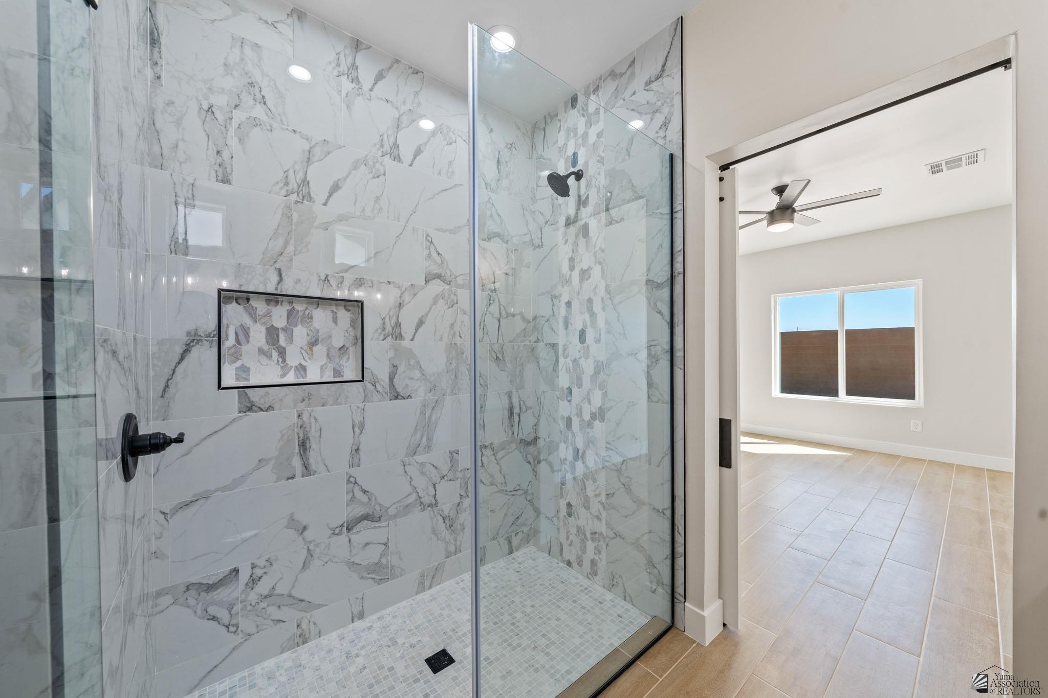 11247 E 42 St