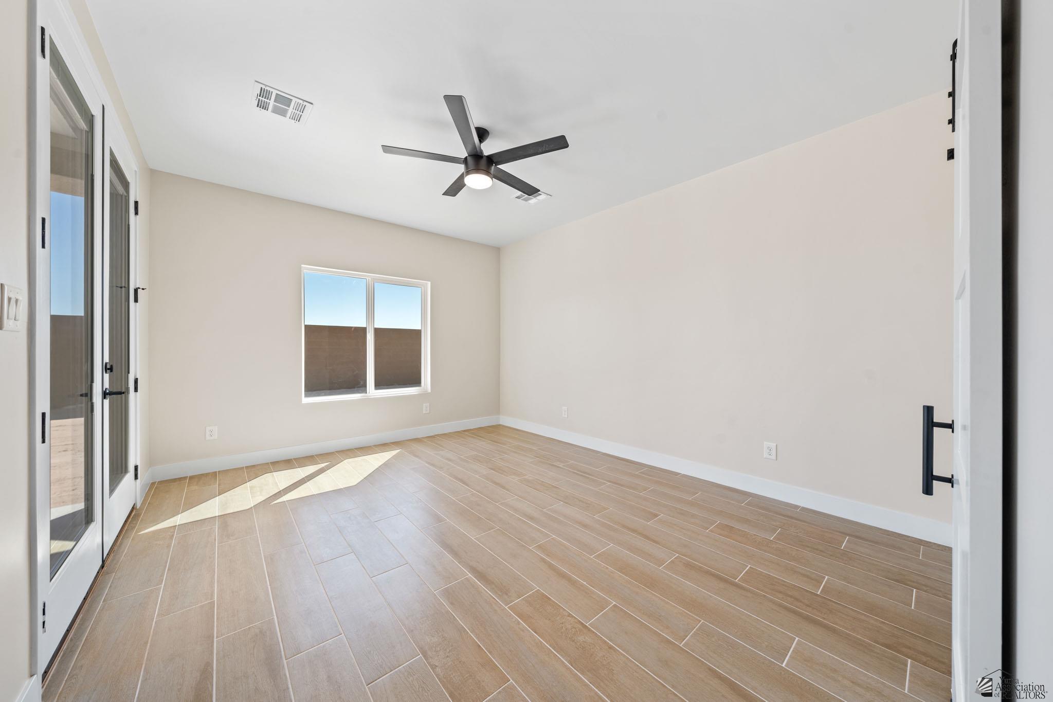 11247 E 42 St