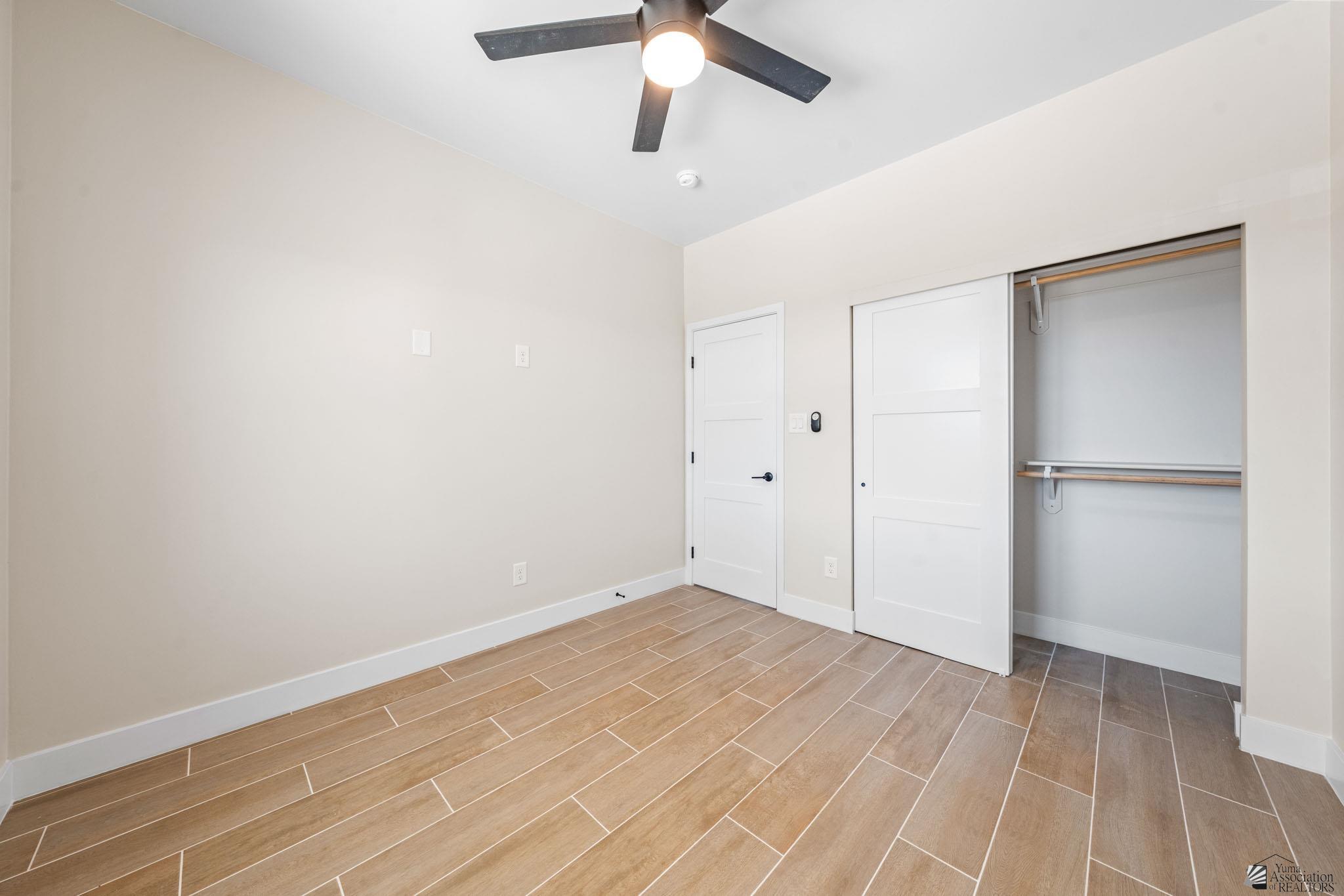 11247 E 42 St