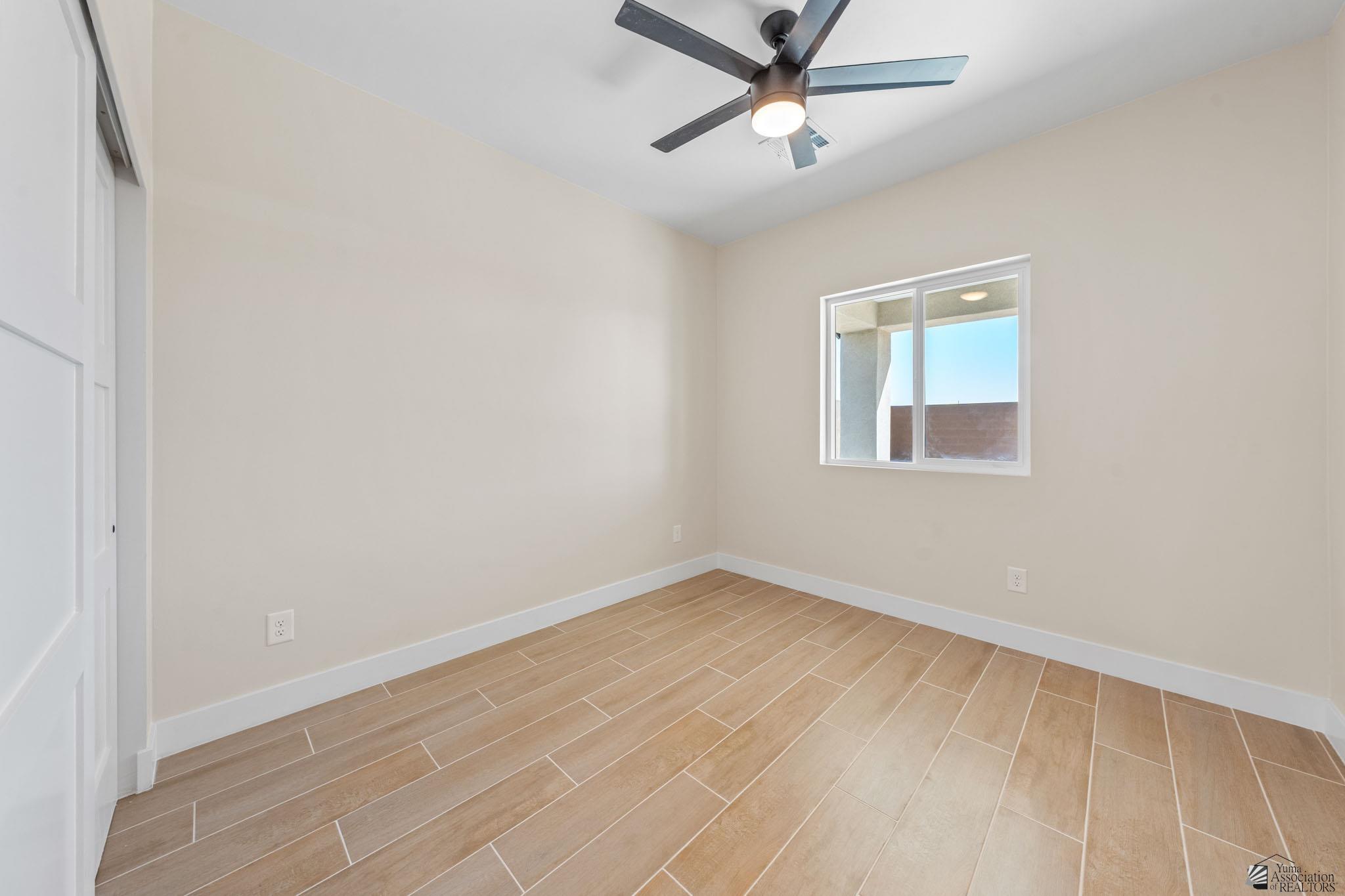 11247 E 42 St