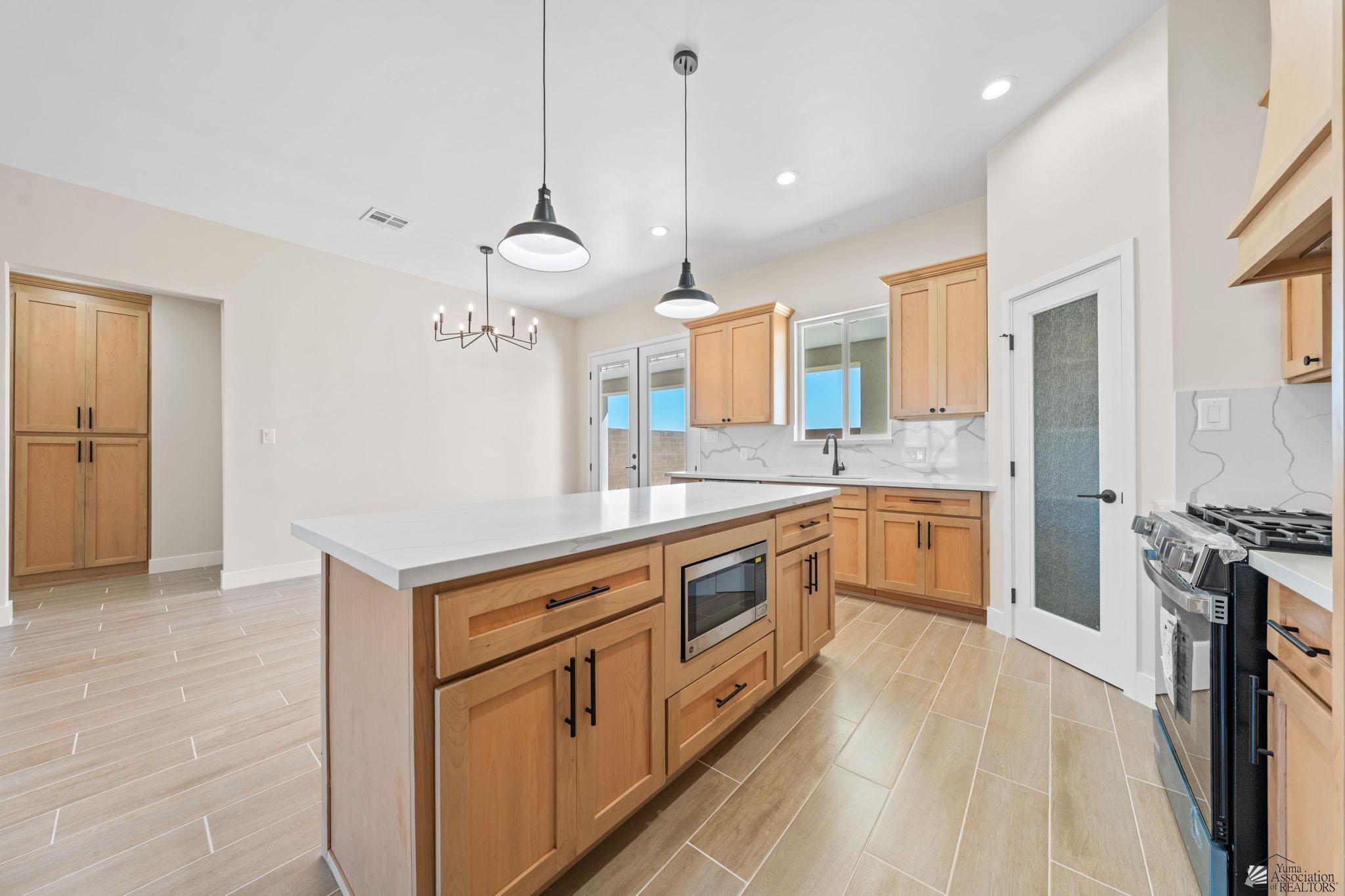 11247 E 42 St