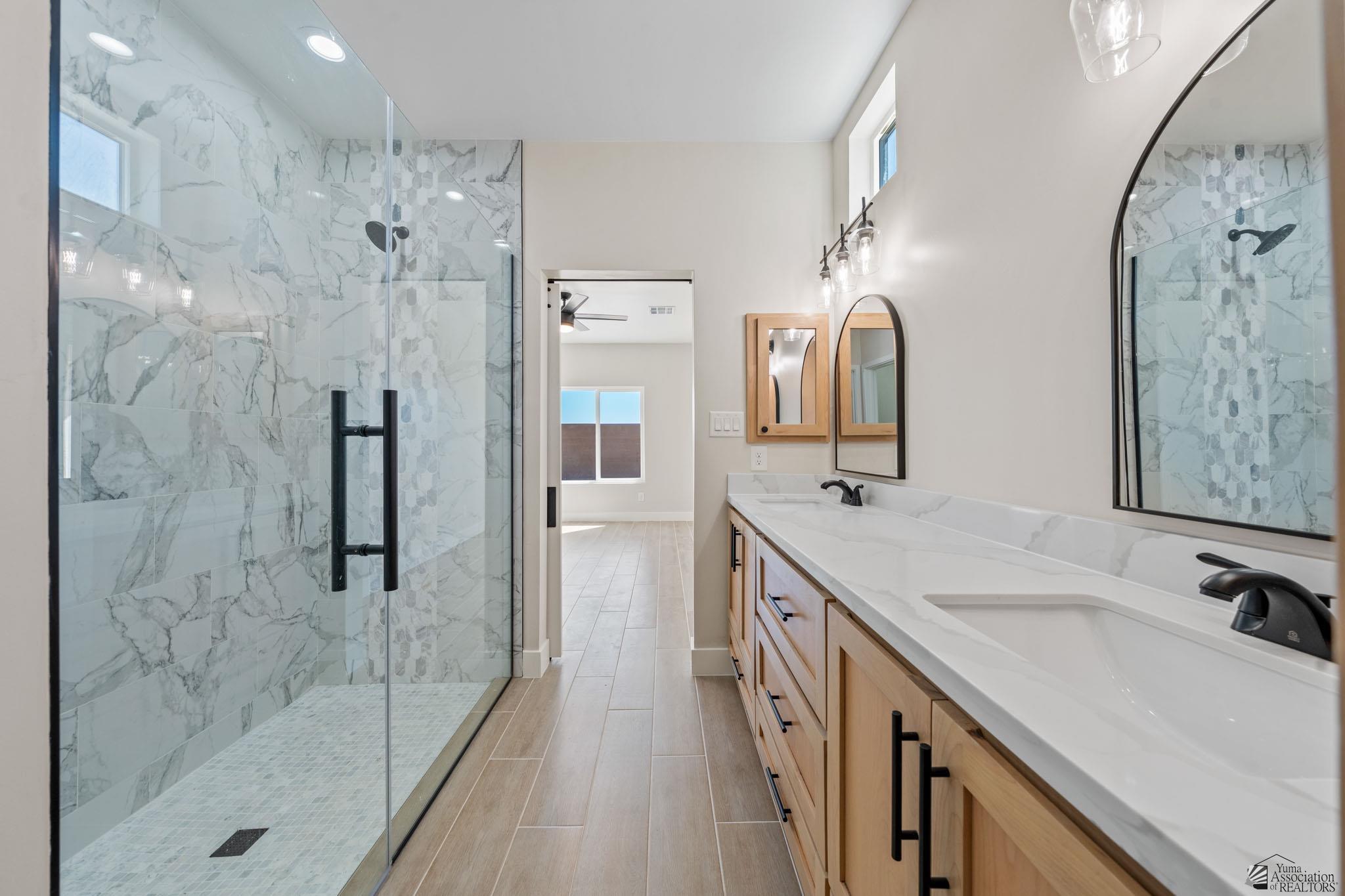11247 E 42 St