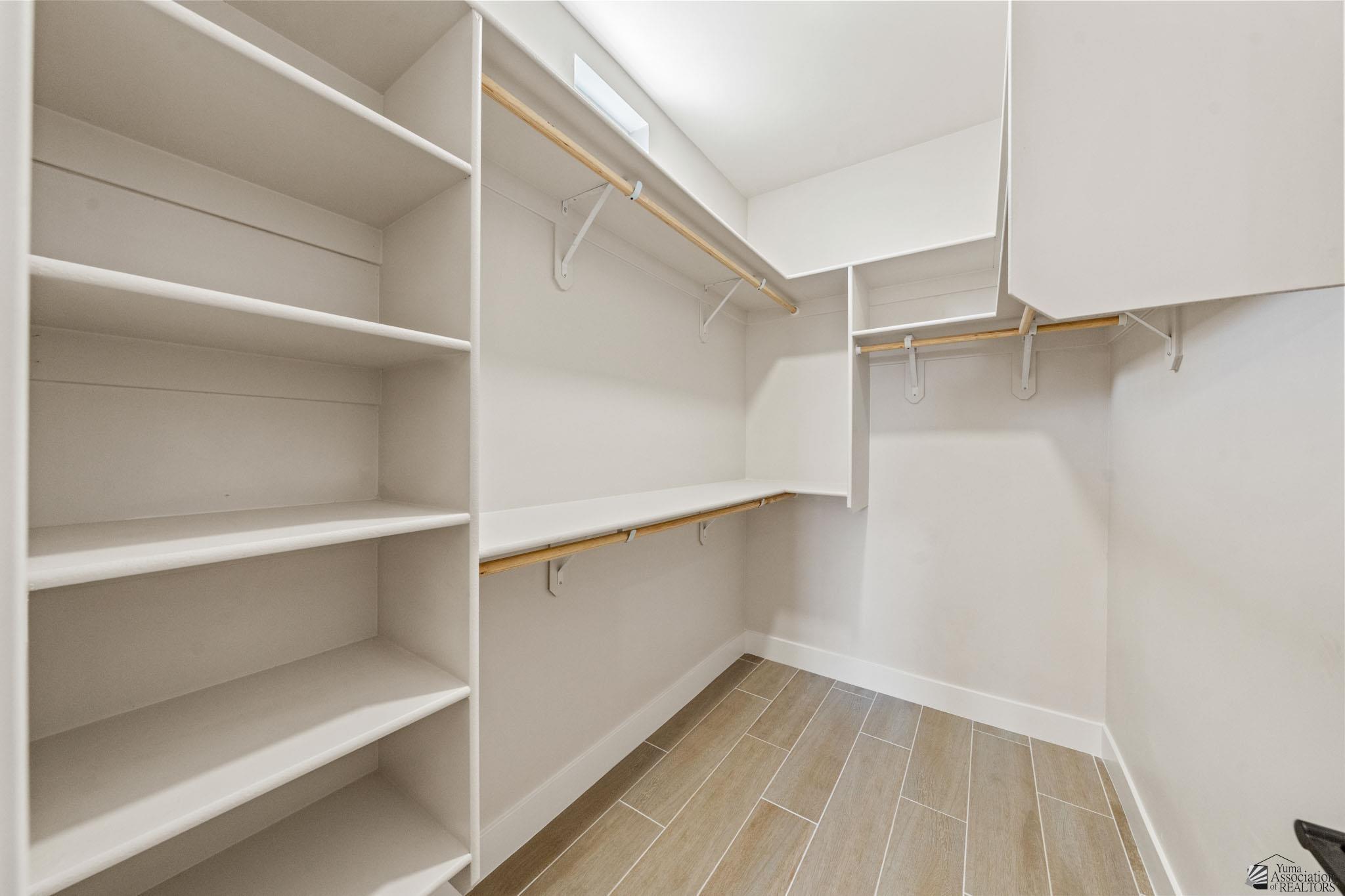 11247 E 42 St