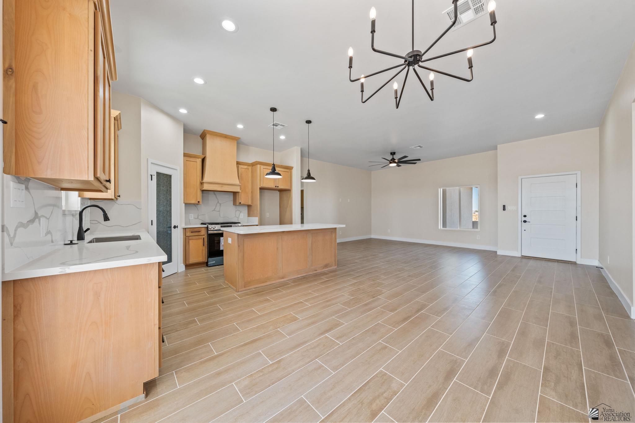 11247 E 42 St