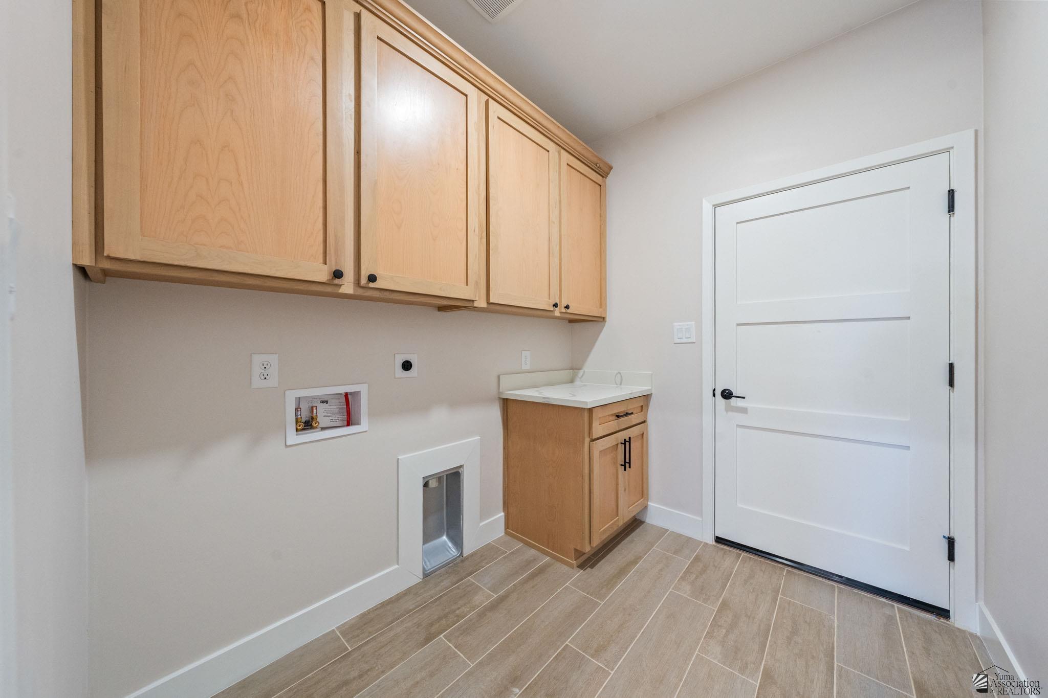 11247 E 42 St