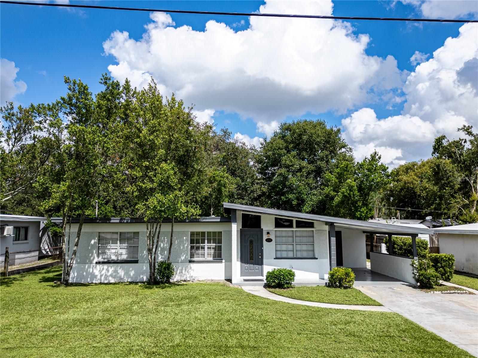 3202 E ELM ST