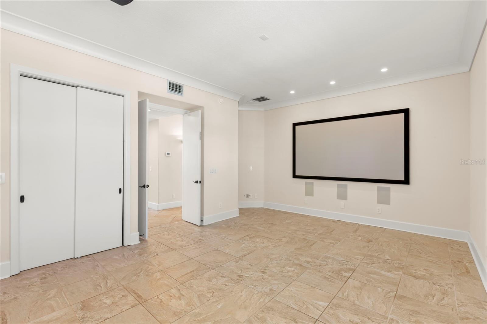 6015 KIPPS COLONY DR E