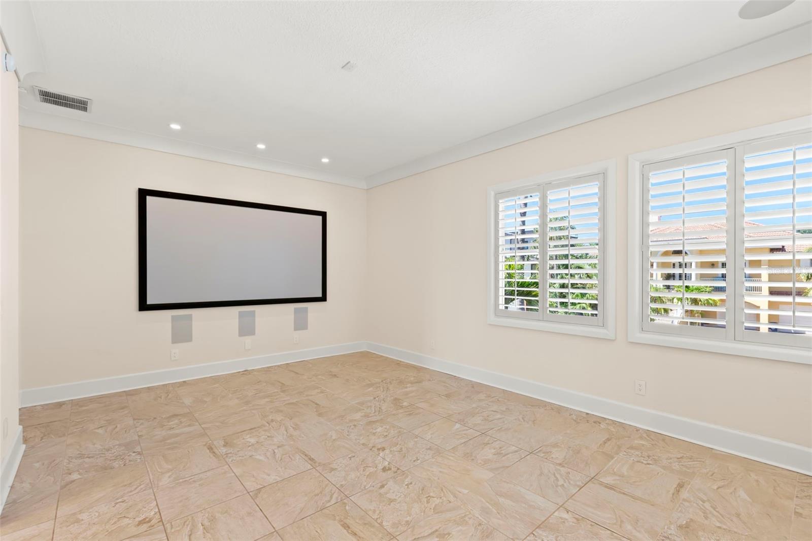 6015 KIPPS COLONY DR E