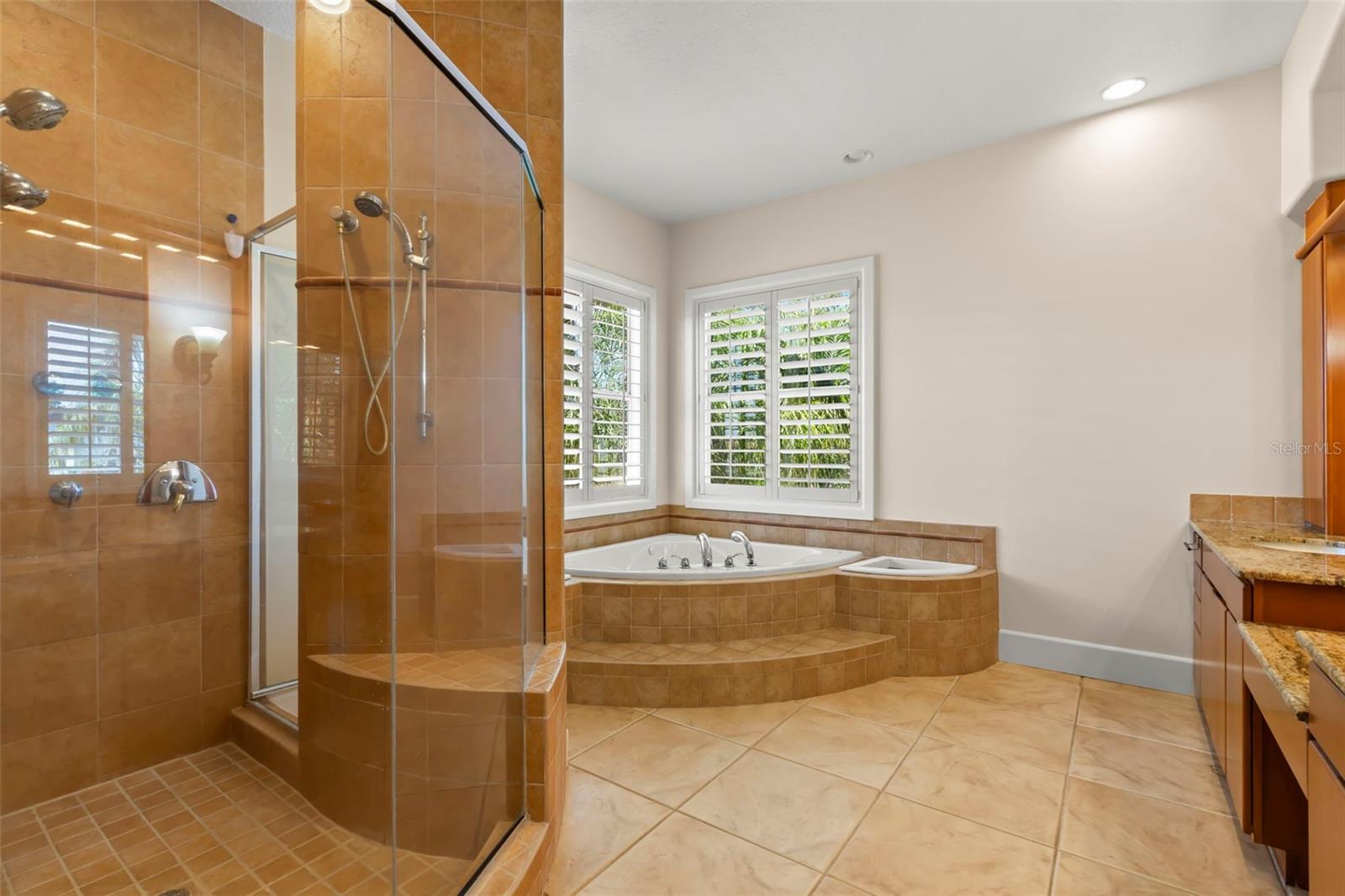 6015 KIPPS COLONY DR E