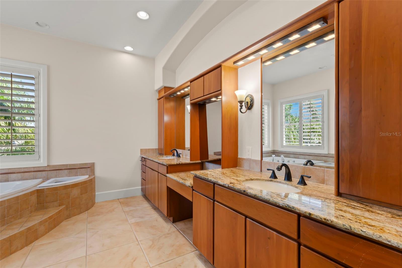 6015 KIPPS COLONY DR E