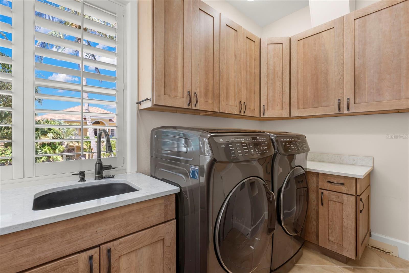 6015 KIPPS COLONY DR E