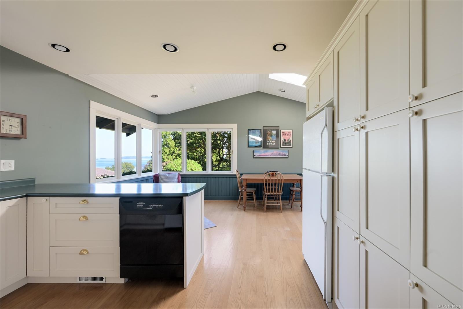 8645 East Saanich Rd