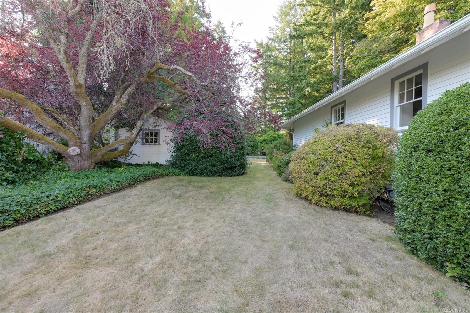 8645 East Saanich Rd