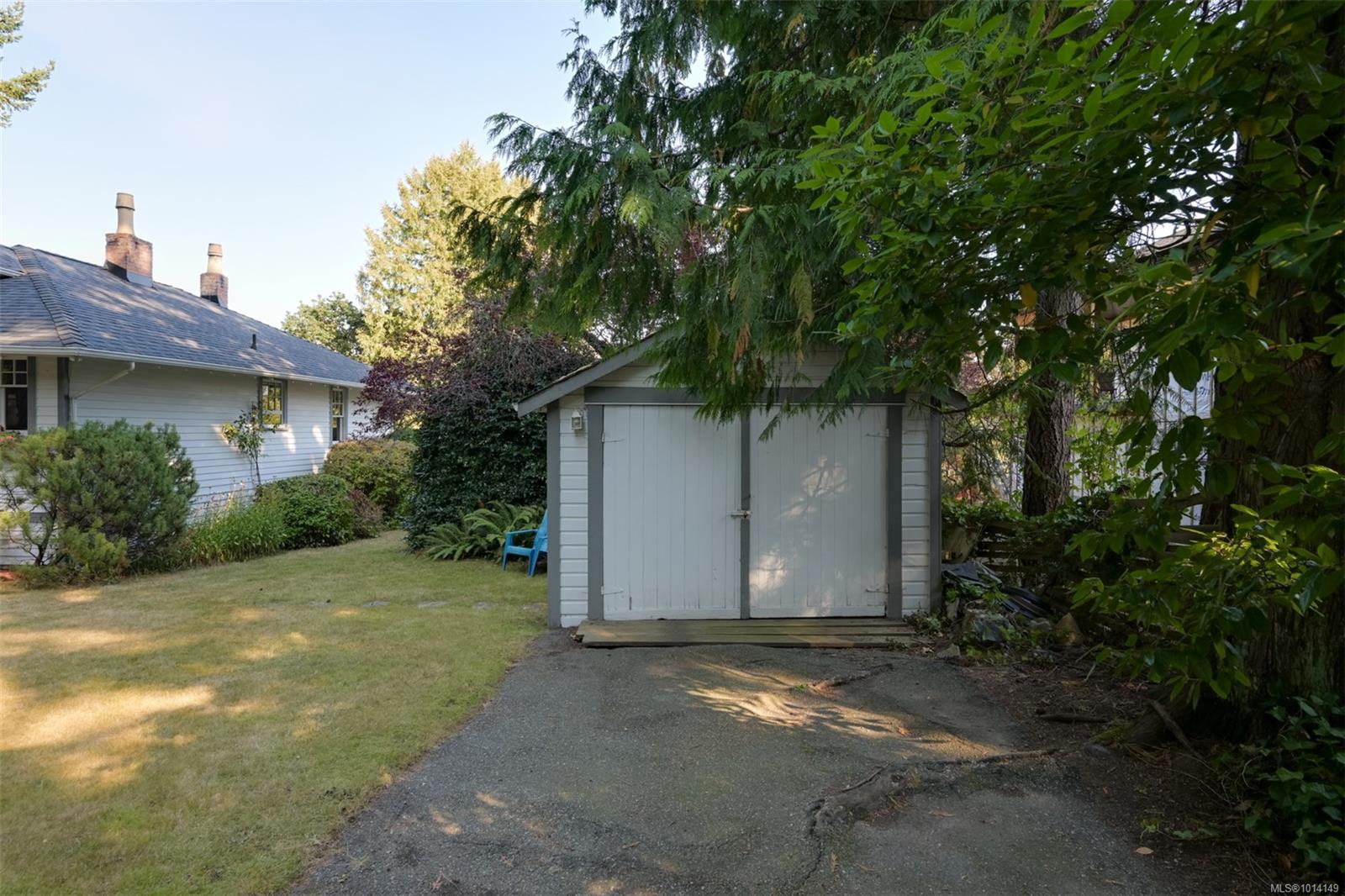 8645 East Saanich Rd