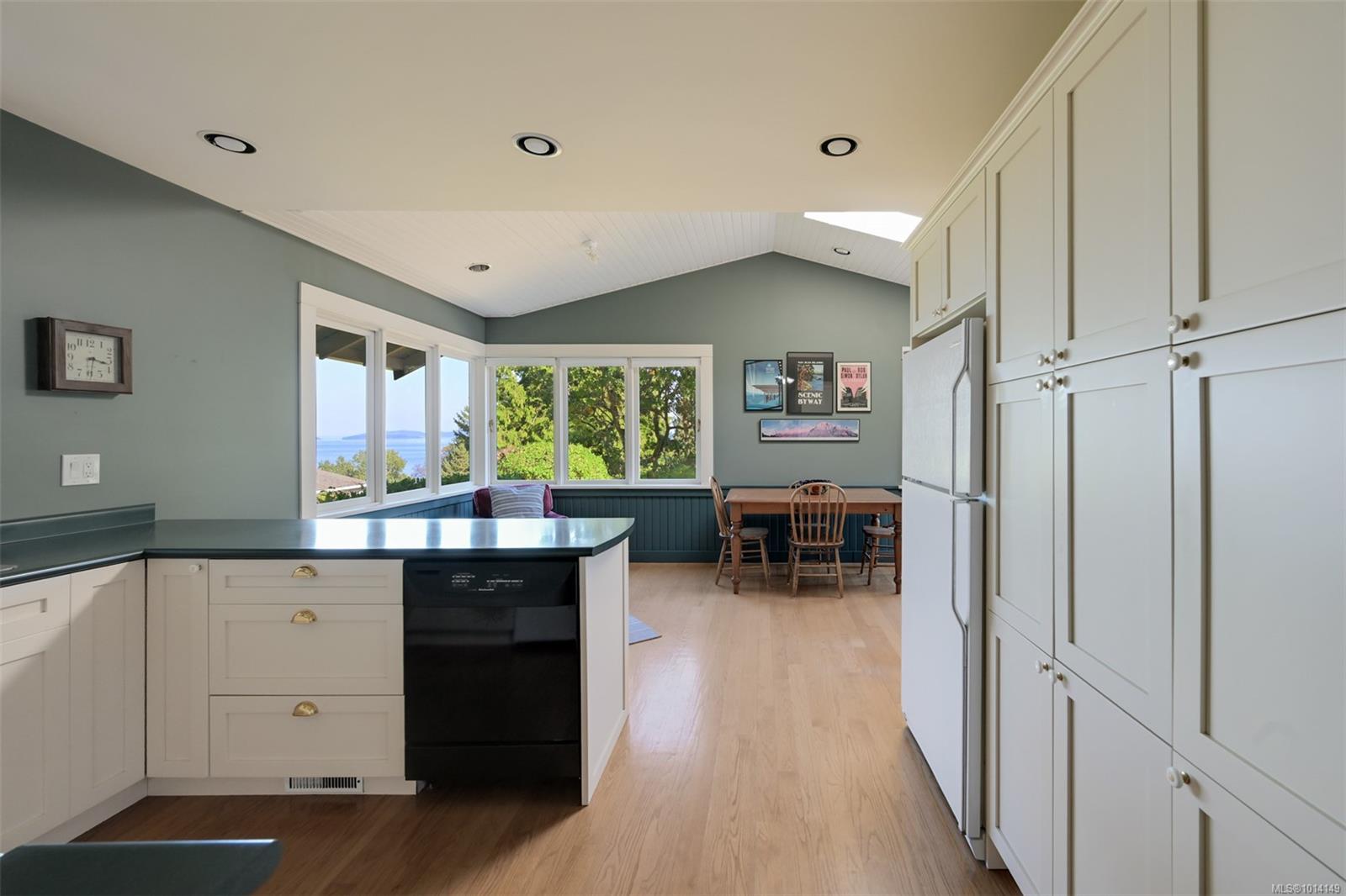 8645 East Saanich Rd