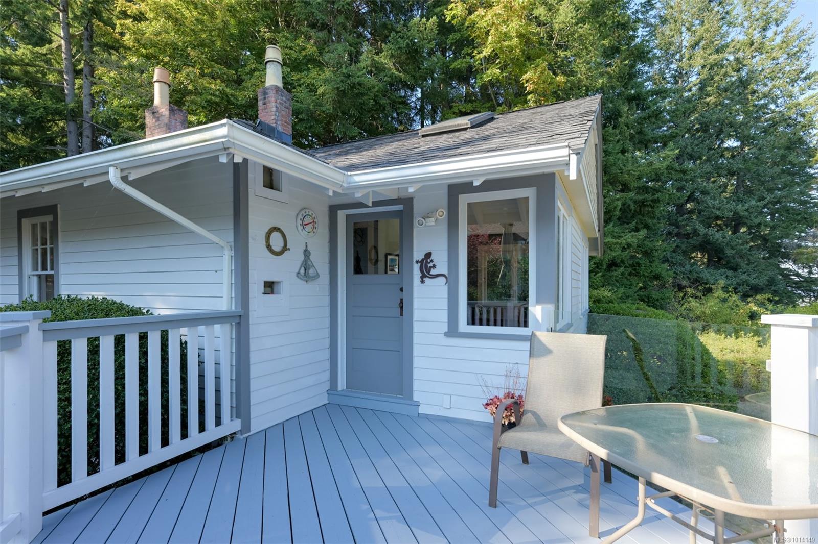 8645 East Saanich Rd