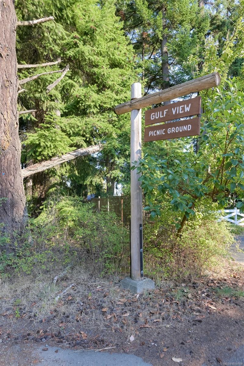 8645 East Saanich Rd