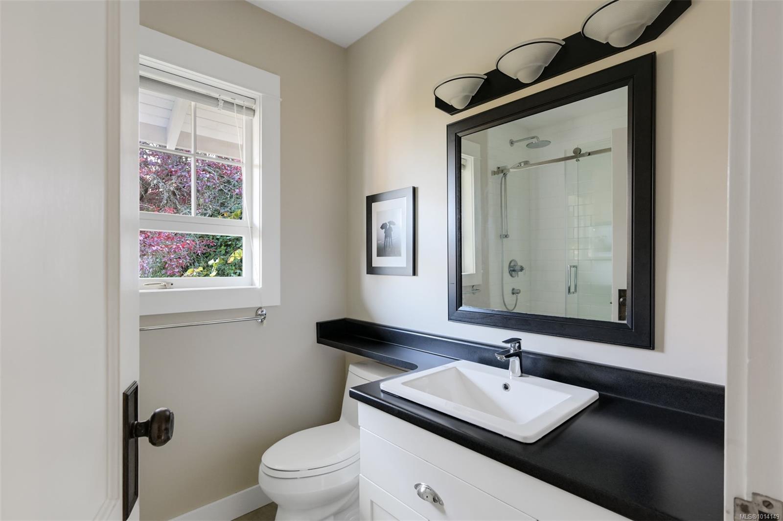 8645 East Saanich Rd