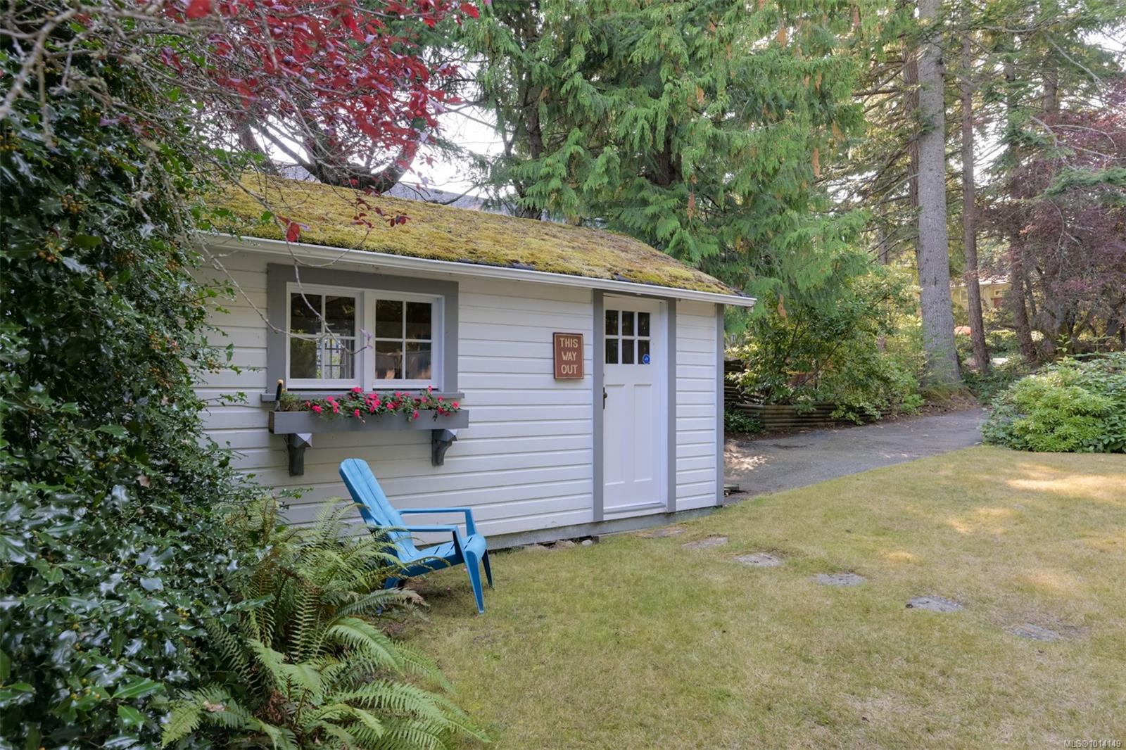 8645 East Saanich Rd