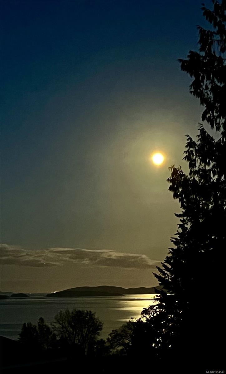 8645 East Saanich Rd