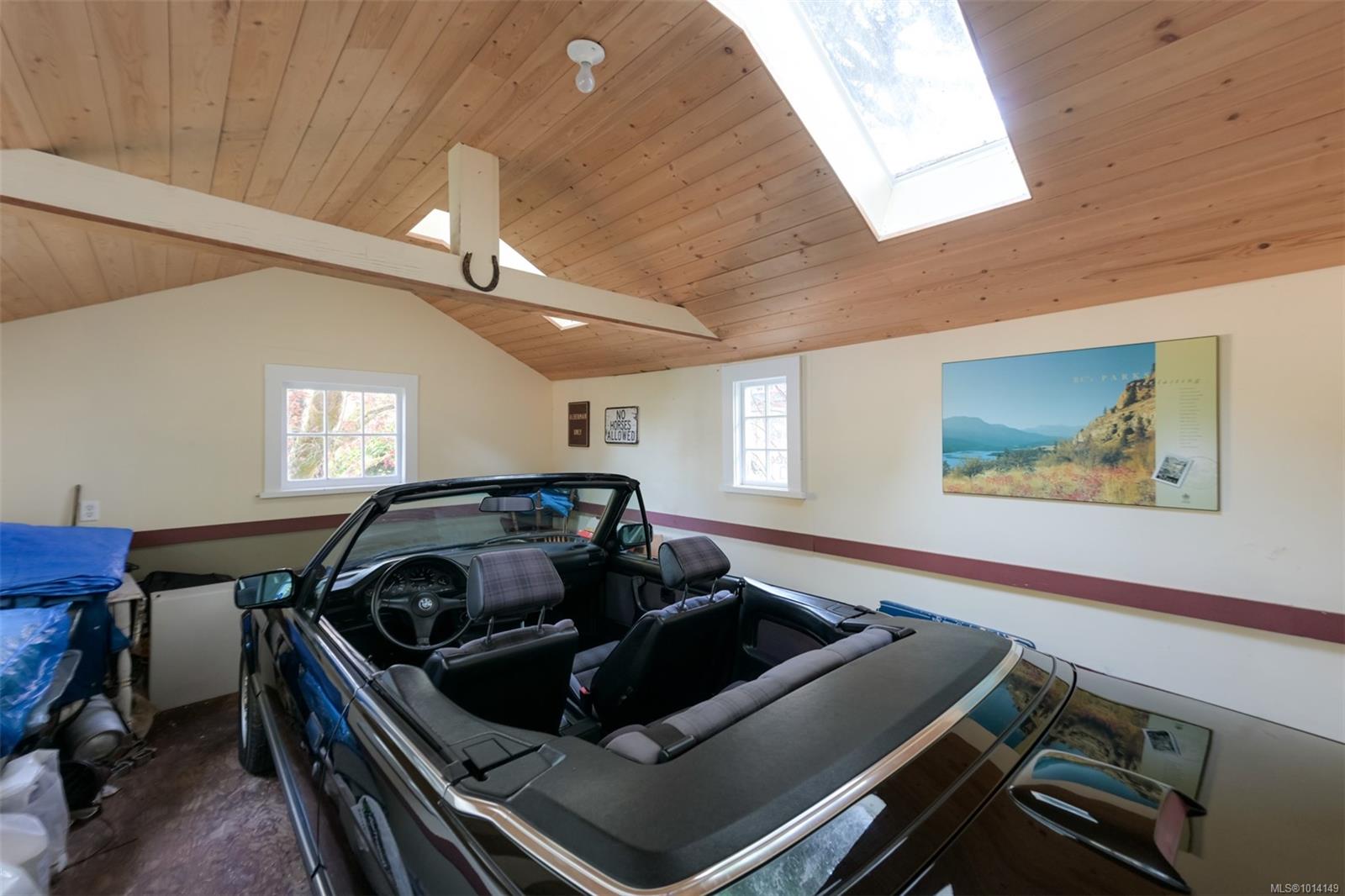 8645 East Saanich Rd