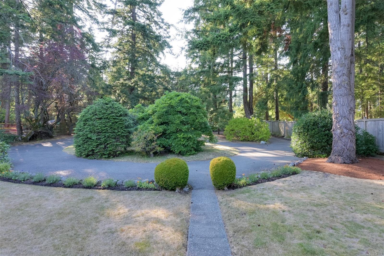 8645 East Saanich Rd