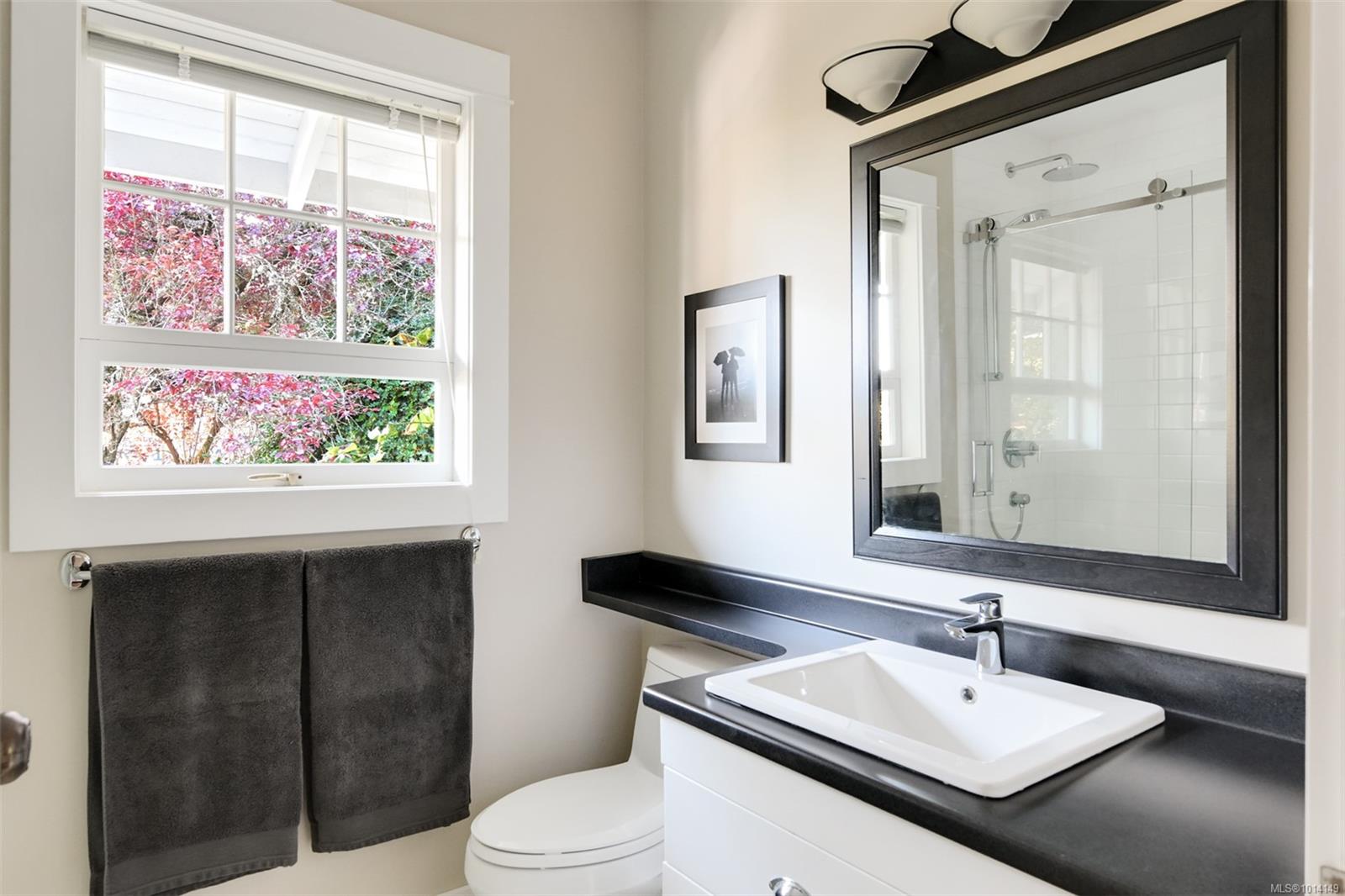 8645 East Saanich Rd