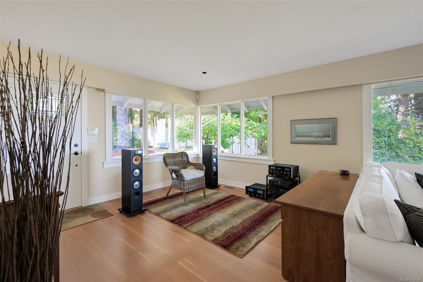 8645 East Saanich Rd