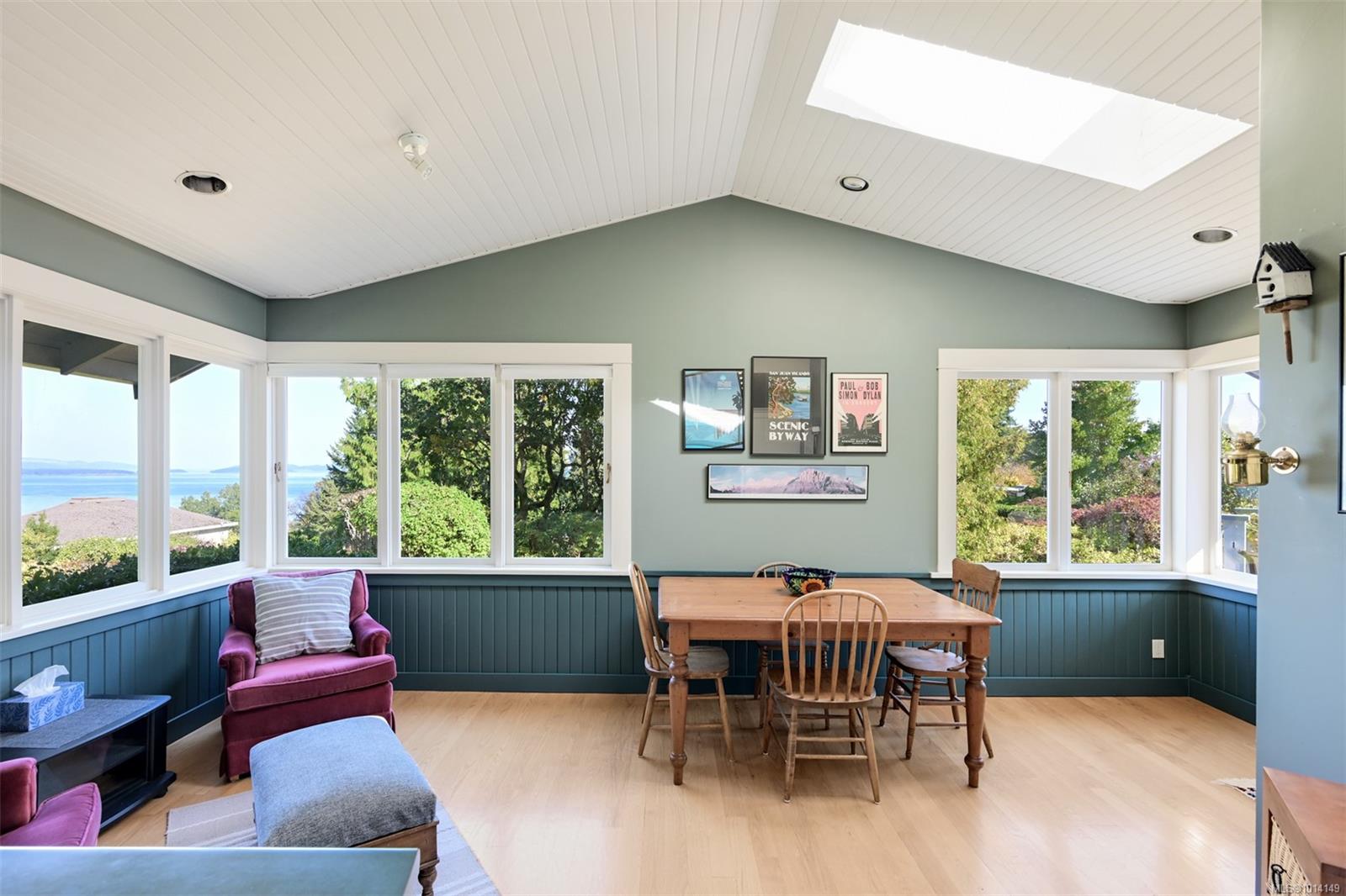 8645 East Saanich Rd