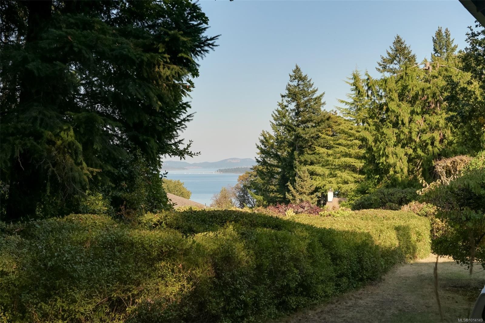 8645 East Saanich Rd