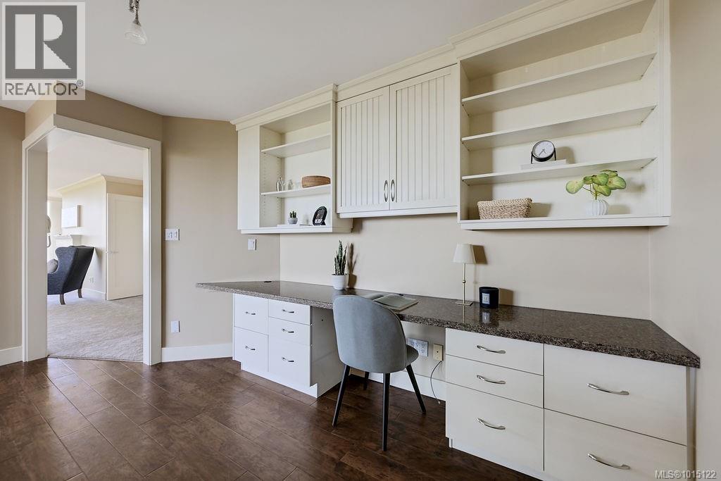 405 1033 Belmont Ave