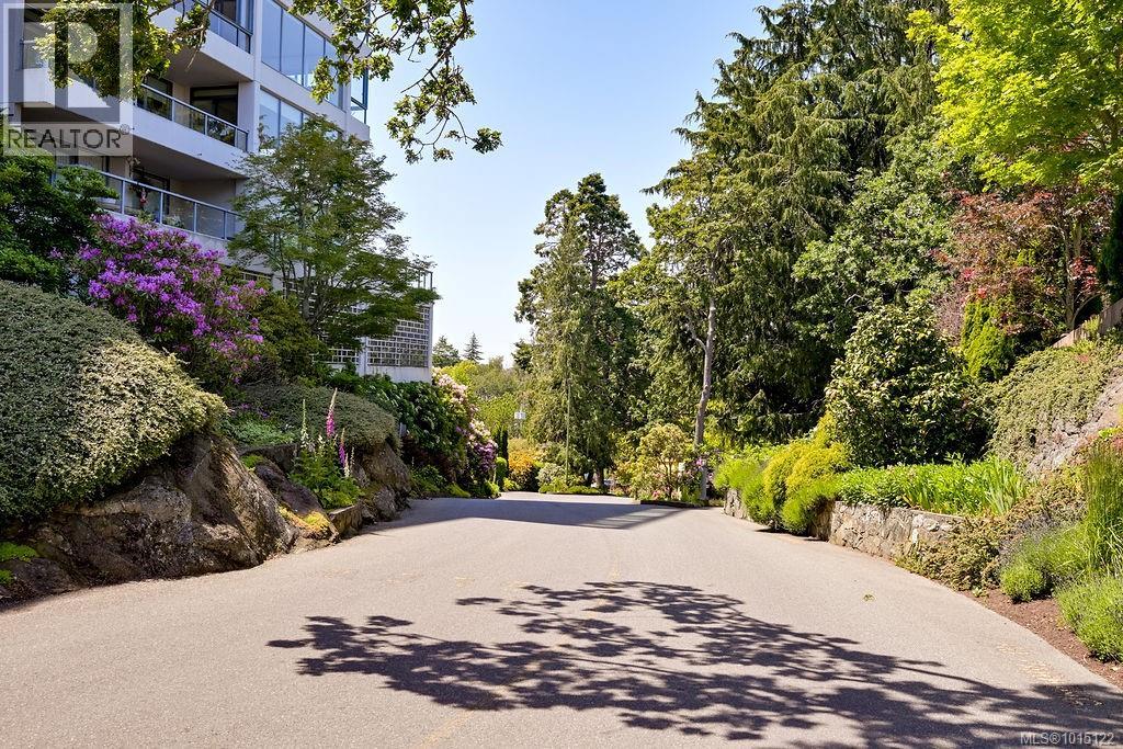 405 1033 Belmont Ave