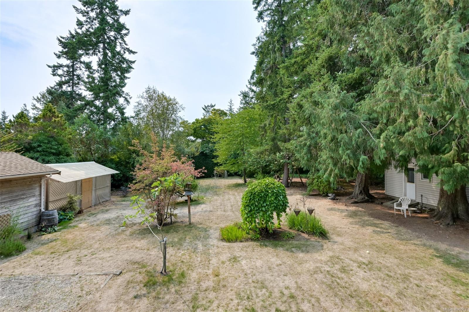 2587 MacDonald Dr W