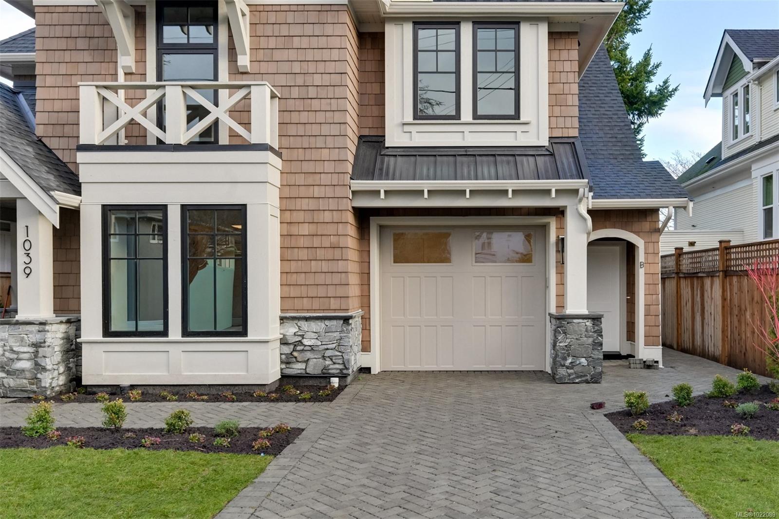 1039 Falkland Rd