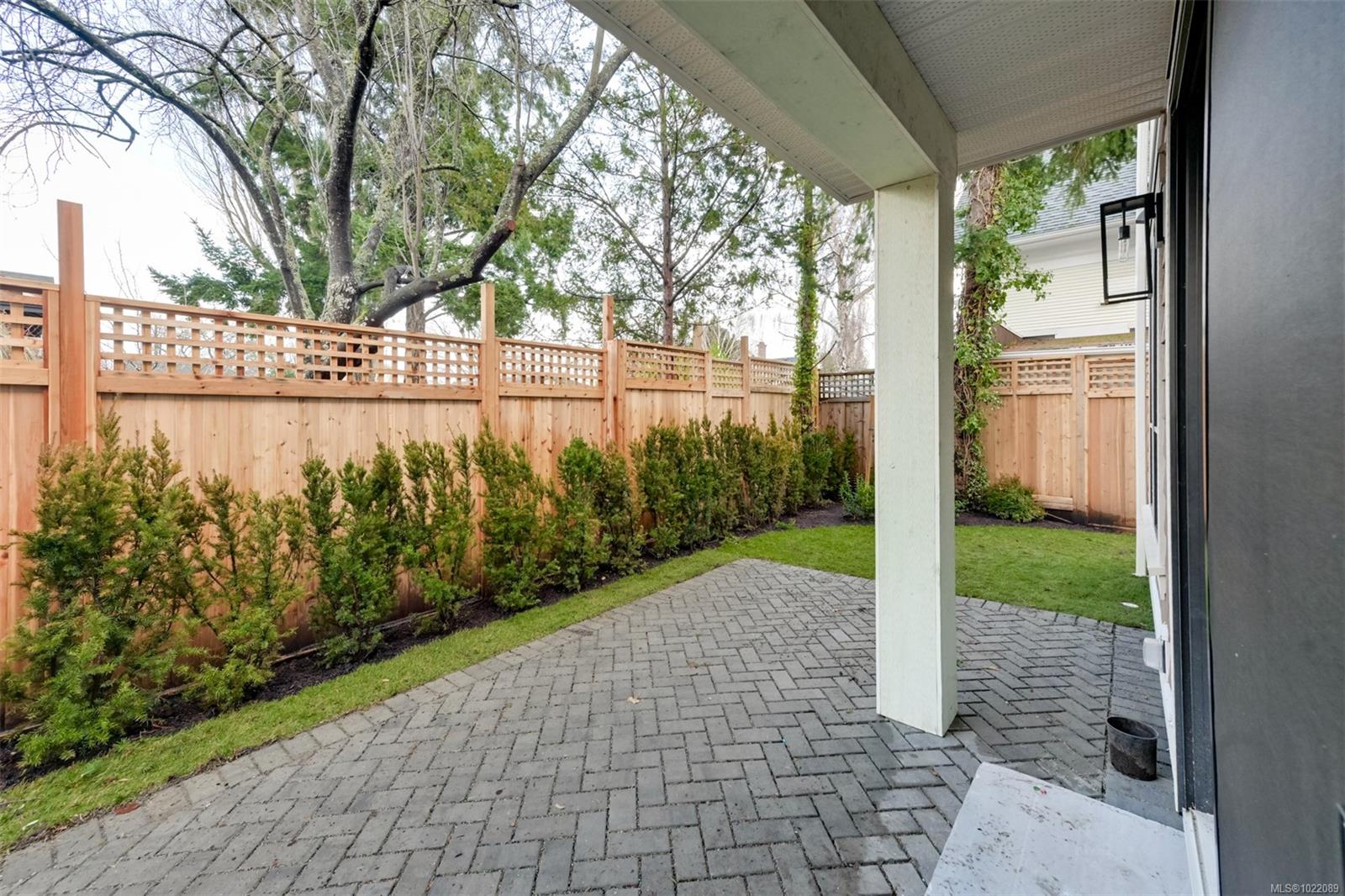 1039 Falkland Rd