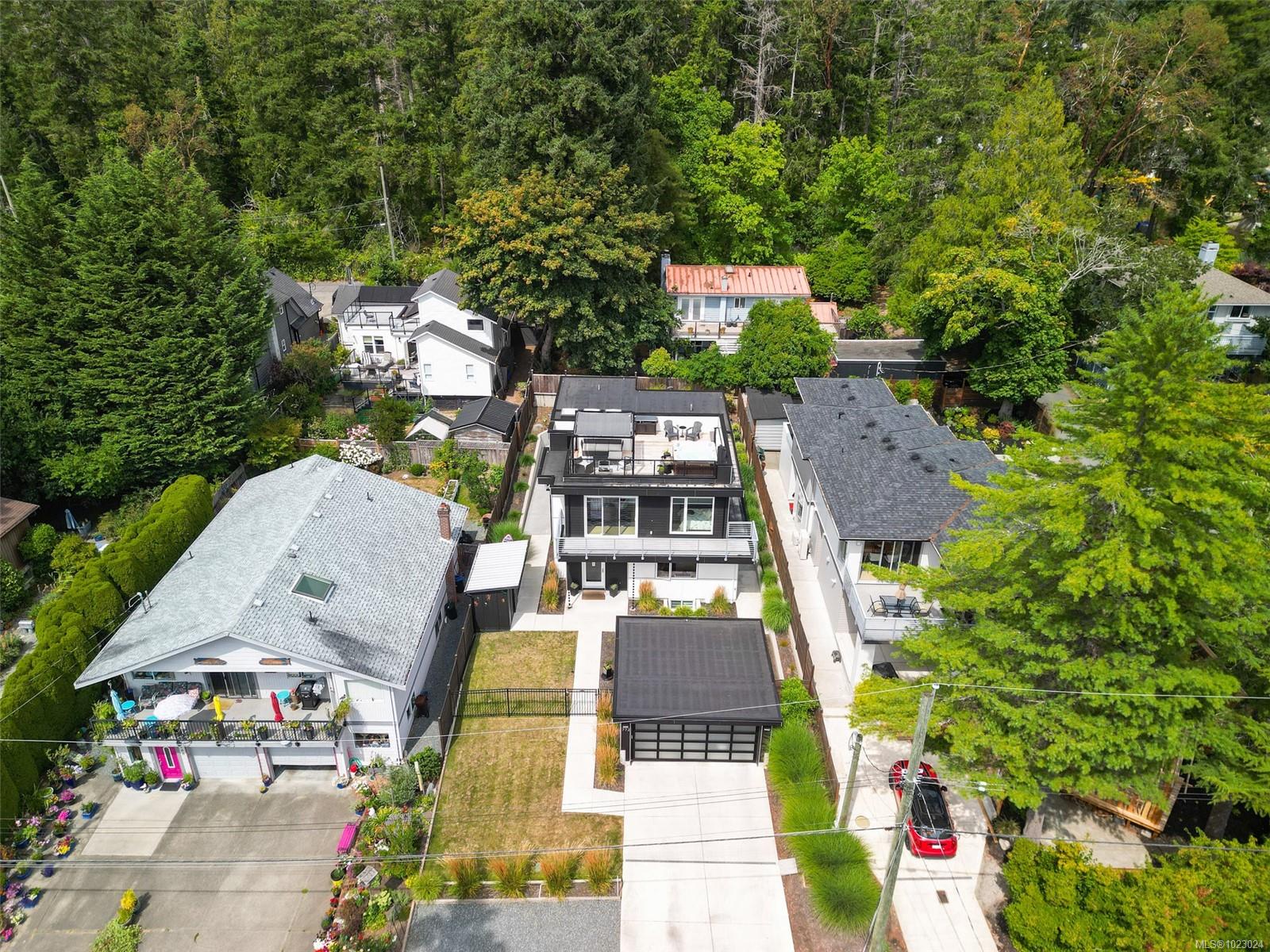 772 Harding Lane