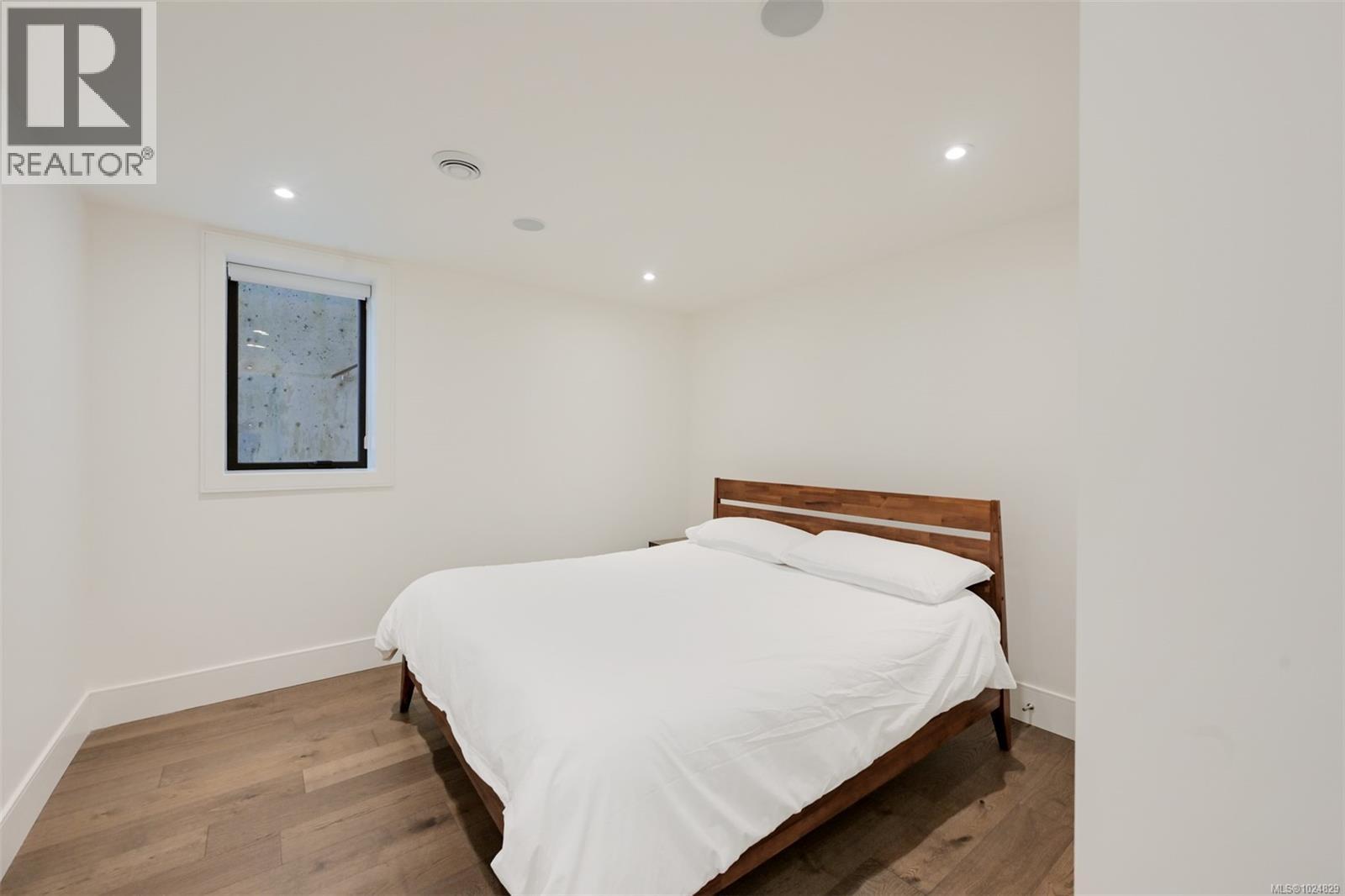 4599 Cordova Bay Rd