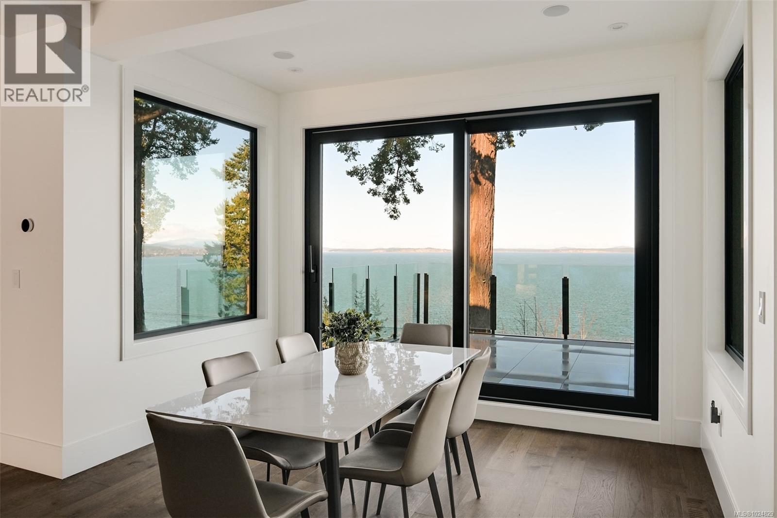 4599 Cordova Bay Rd