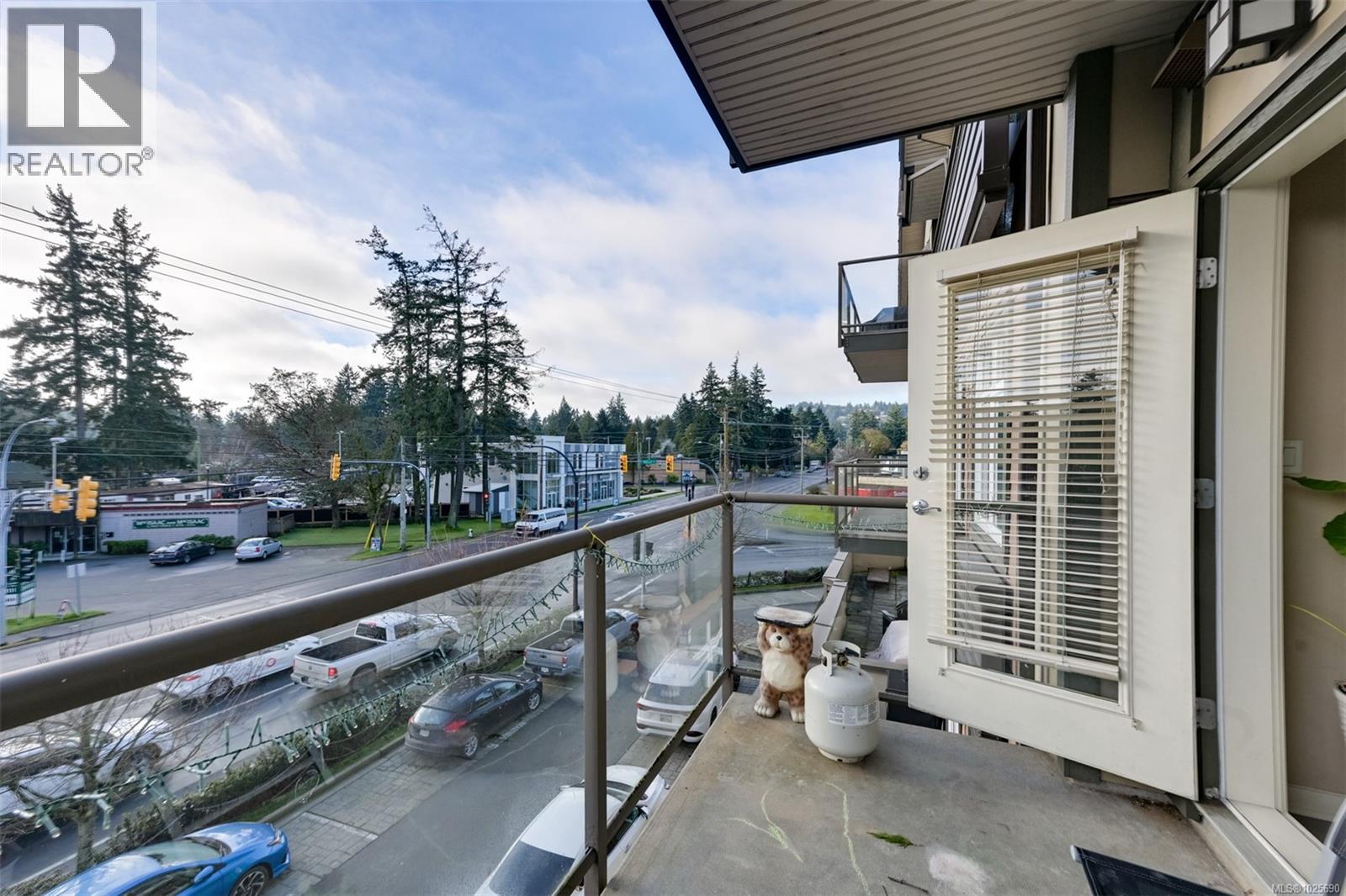 305 2220 Sooke Rd