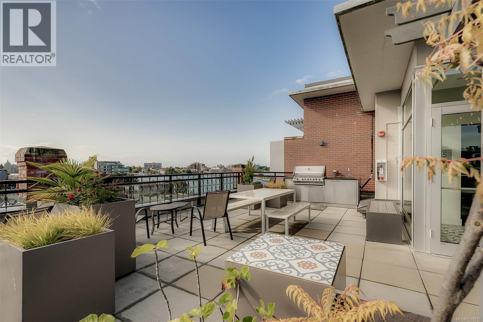 213 456 Pandora Ave