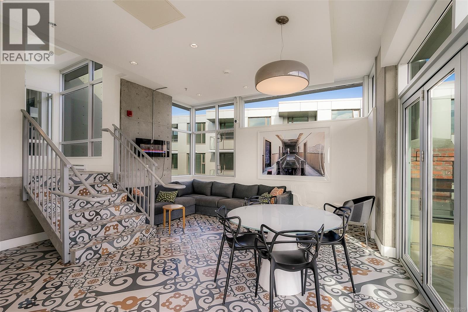 213 456 Pandora Ave