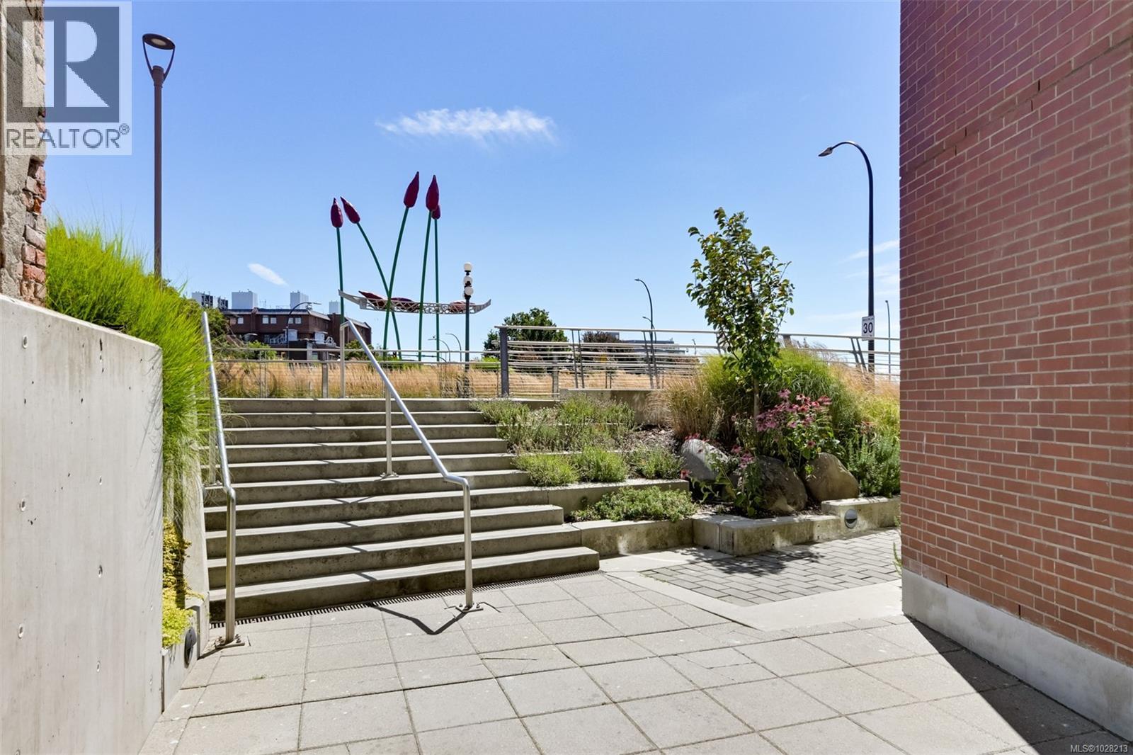 213 456 Pandora Ave