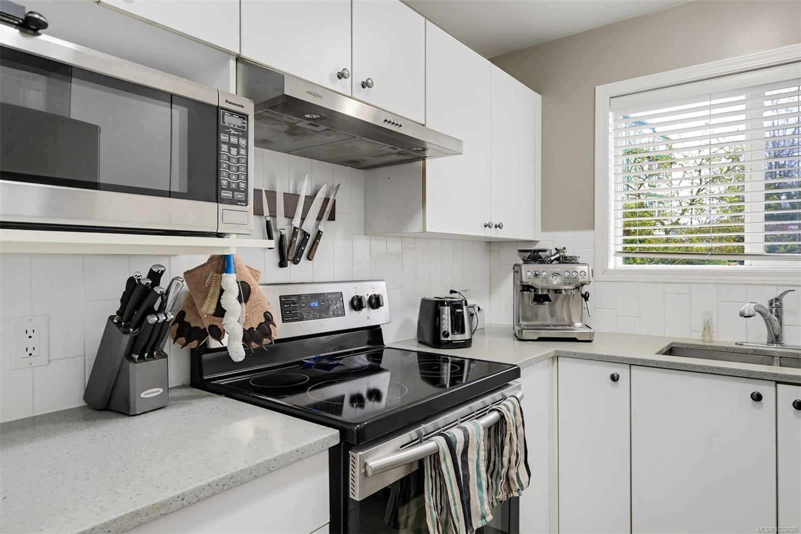 894 Vernon Ave # 208