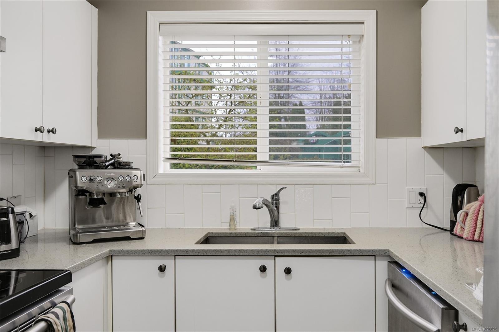 894 Vernon Ave # 208