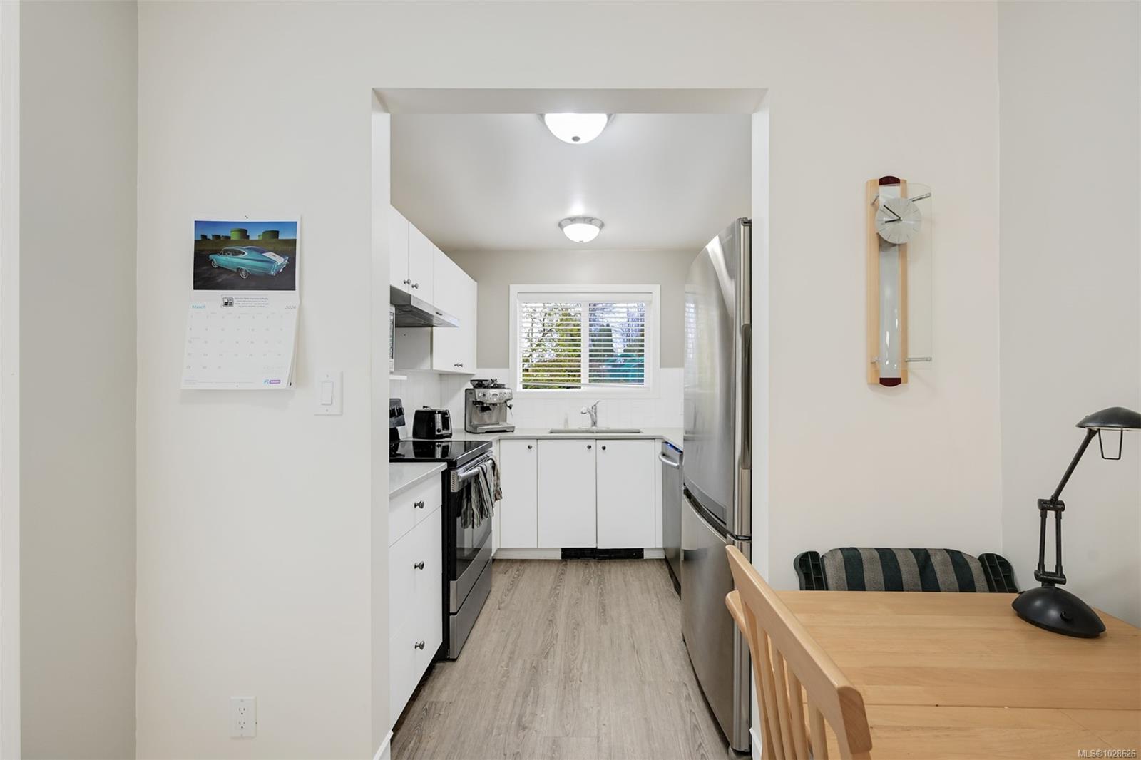 894 Vernon Ave # 208