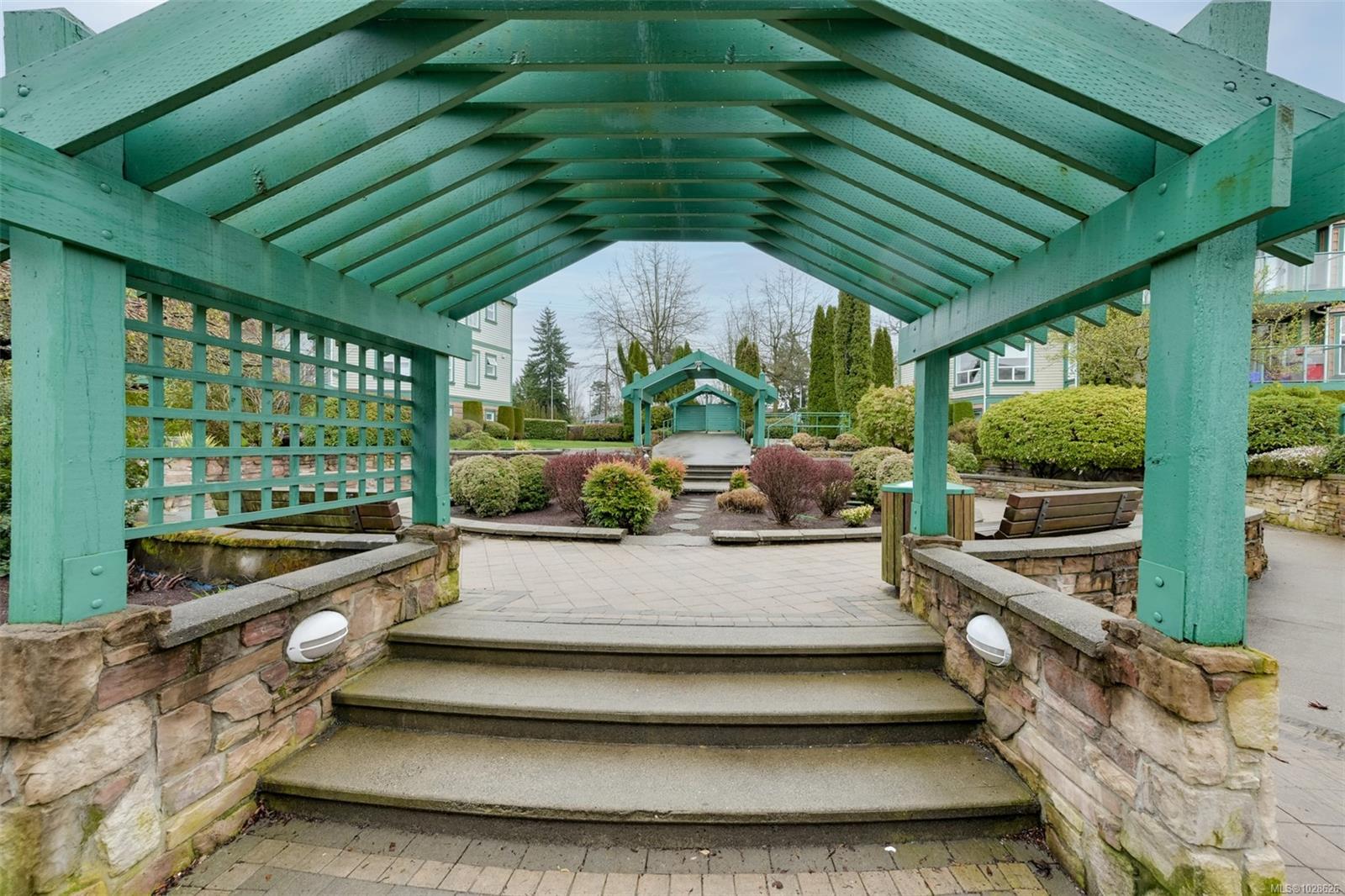 894 Vernon Ave # 208