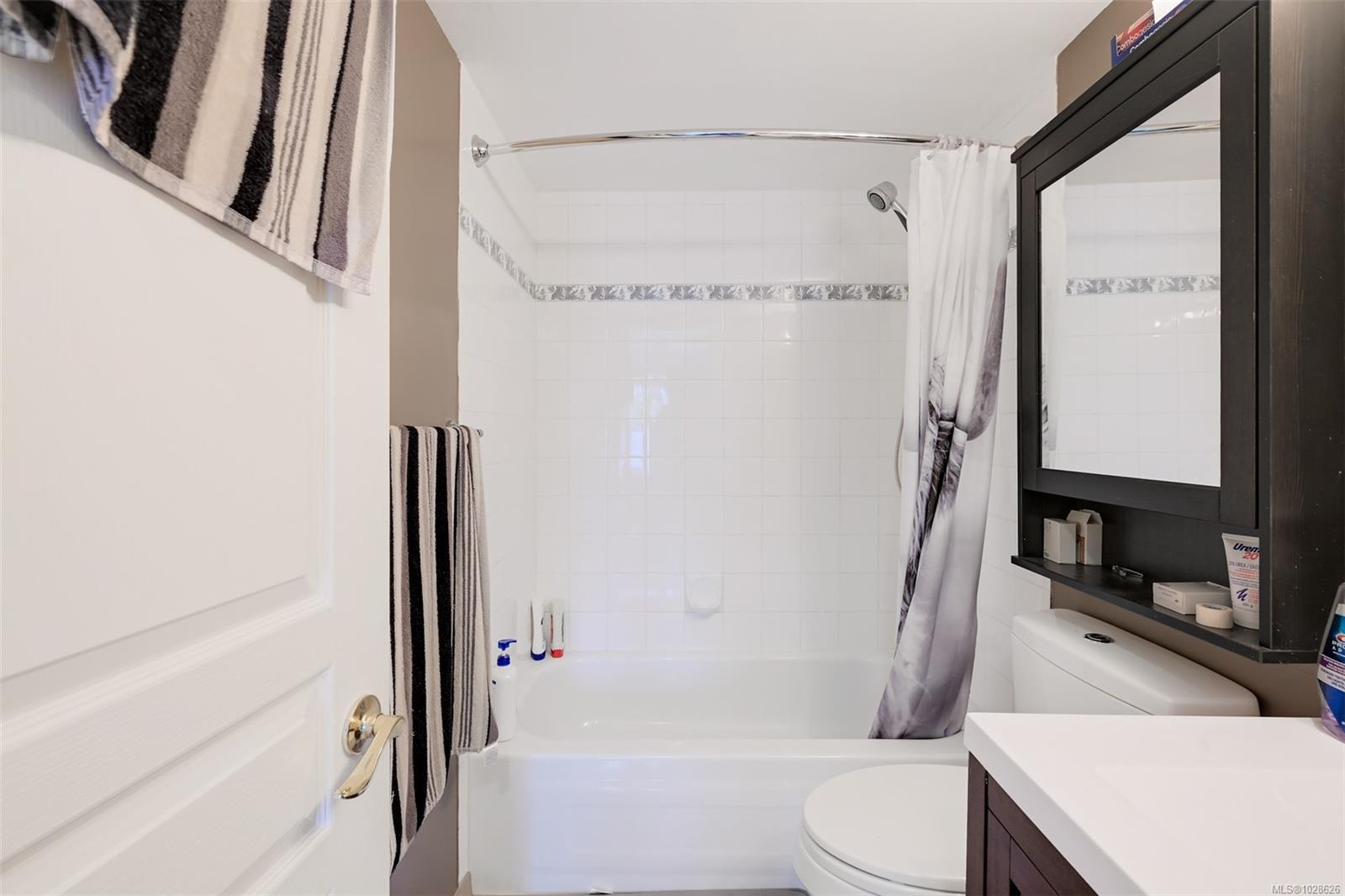 894 Vernon Ave # 208