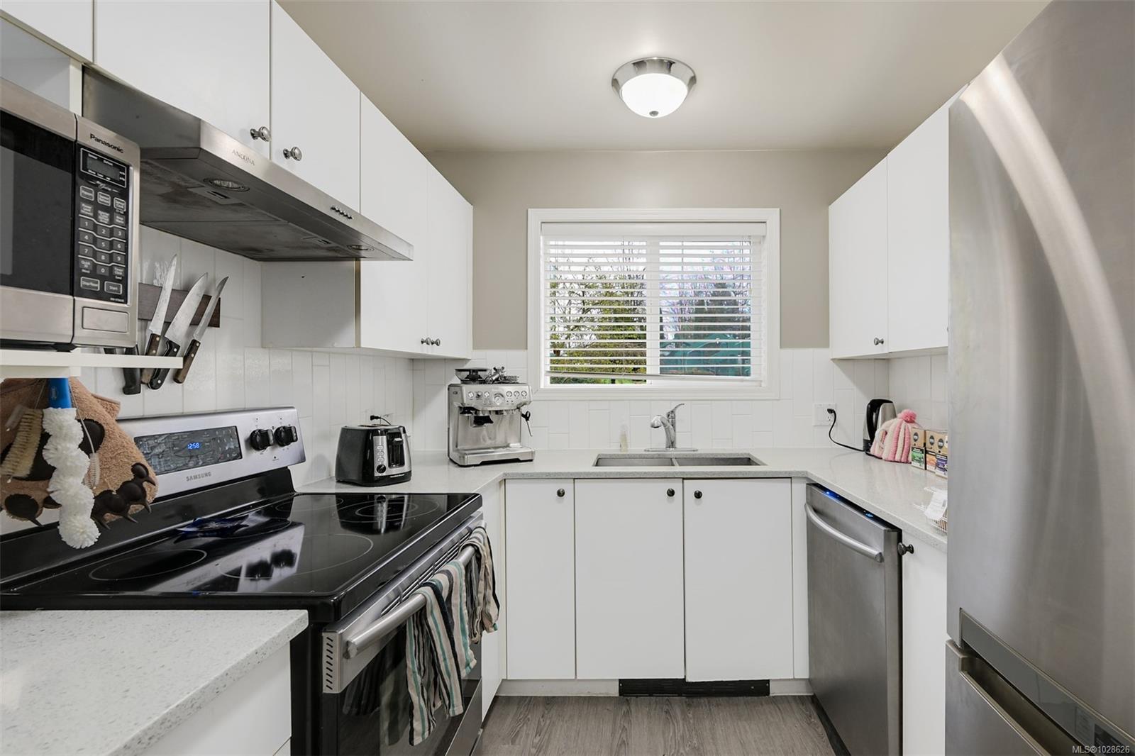 894 Vernon Ave # 208